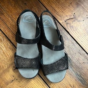SZ39 - DANSKO - black sandals